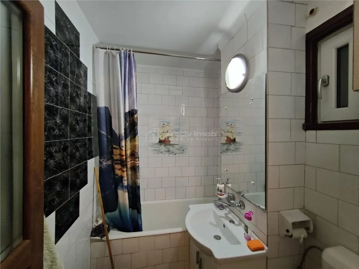 Apartament cu 3 camere, decomandat, zona Bd. Republicii - foto 6