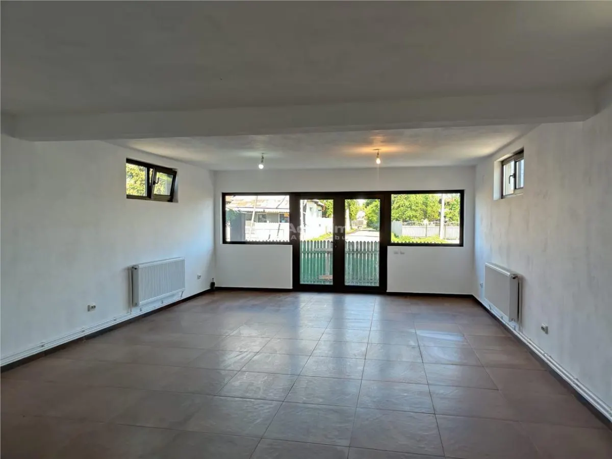spatiu comercial pentru farmacie, fast food, cabinete medicale , situat pe DN1 A, in Lipanesti - foto 1