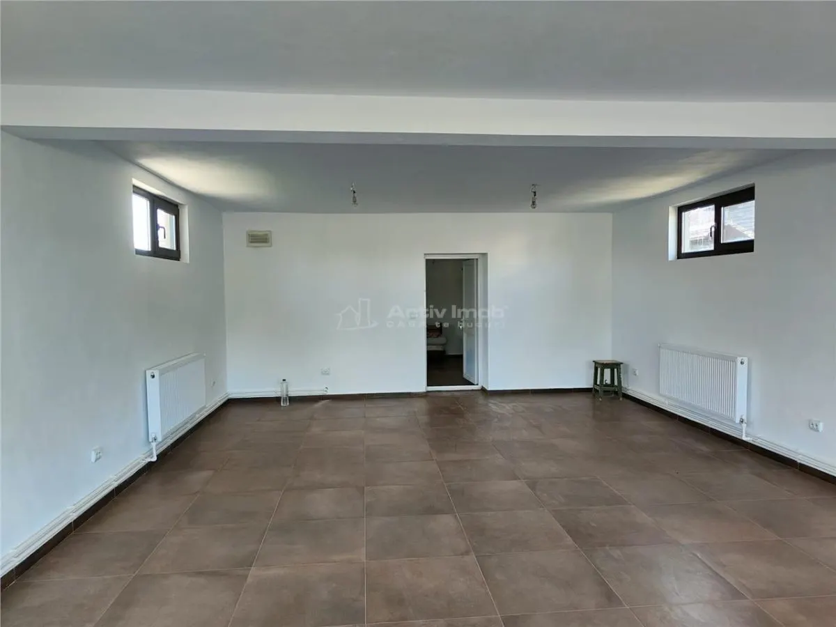 spatiu comercial pentru farmacie, fast food, cabinete medicale , situat pe DN1 A, in Lipanesti - foto 2
