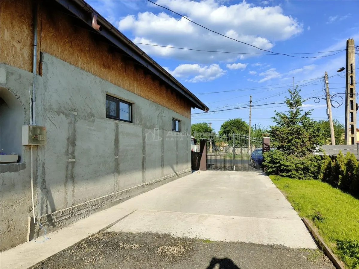 spatiu comercial pentru farmacie, fast food, cabinete medicale , situat pe DN1 A, in Lipanesti - foto 8
