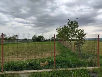 Teren intravilan, 1600 mp, situat la 800 de m de Primaria Lipanesti - Lipanesti