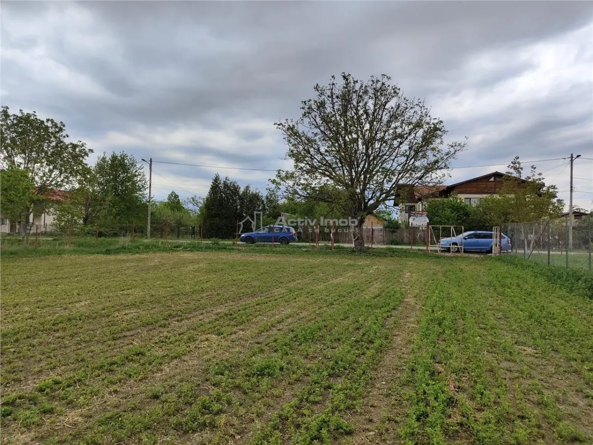 Teren intravilan, 1600 mp, situat la 800 de m de Primaria Lipanesti - foto 2