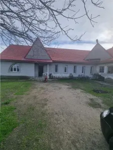 Casa deosebita Storobaneasa si domeniu 10000 mp(fosta cladire administrativa cantina PCR) - Storobaneasa