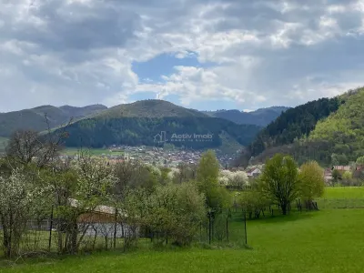 Teren de vanzare cu toate utilitatile la poarta - Gura Raului