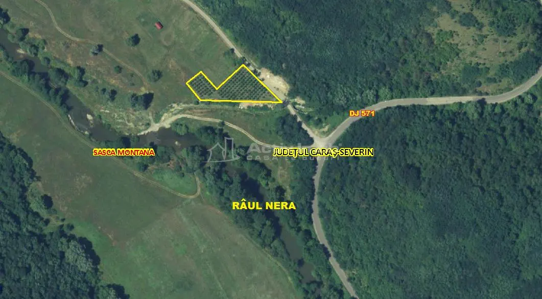 Slatina-Nera, 1445Mp. Teren Drept la Sosea, langa Raul Nera - foto 2