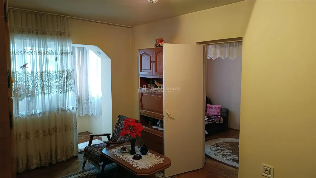 Moldova Noua, Apartament 2 Cam. Semidecomandat - foto 9