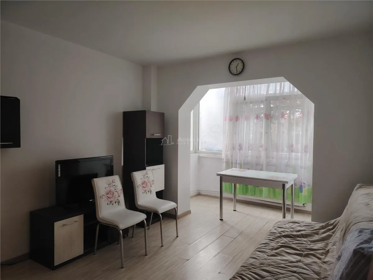 Apartament cu 3 camere, mobilat, centrala termica, zona nord - foto 1