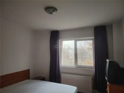 Apartament cu 3 camere, mobilat, centrala termica, zona nord - foto 3