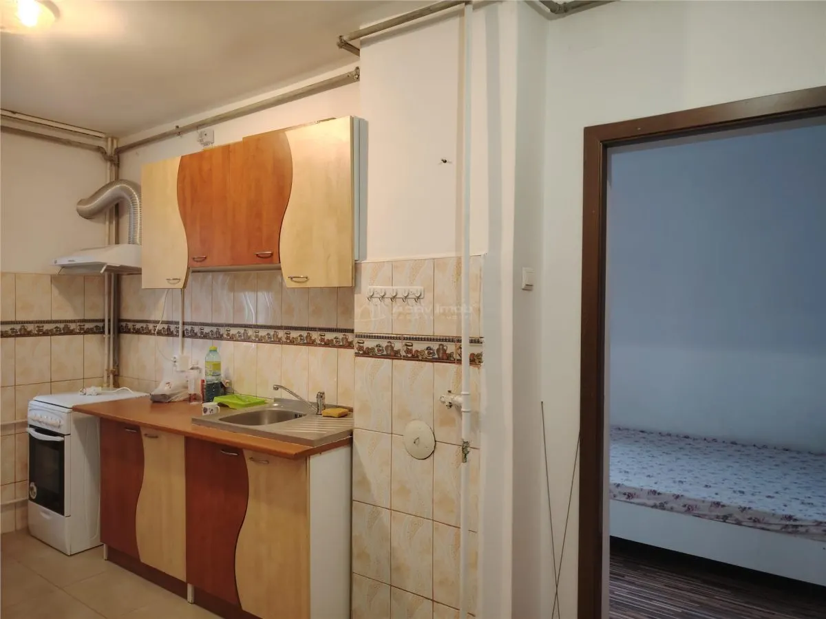 Apartament cu 3 camere, mobilat, centrala termica, zona nord - foto 5