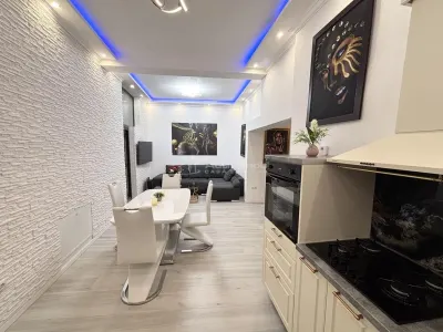 Apartament central - 90 mp util - curte linistita - Oradea