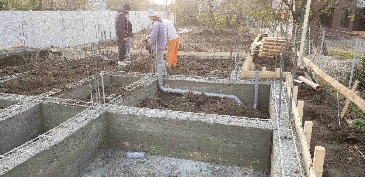 Single deosebit-Teren 1000 mp-Toate utilitatile - foto 11