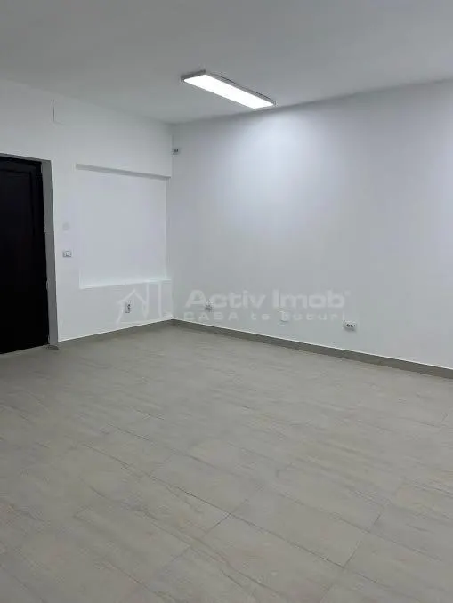 Inchiriere spatiu 32mp stradal Poroschia - foto 3