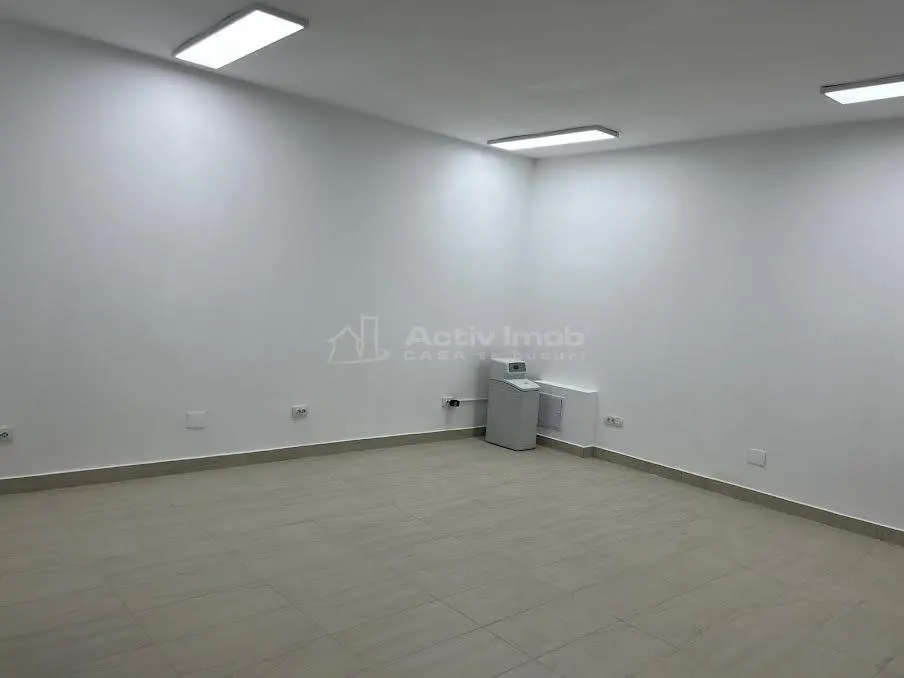Inchiriere spatiu 32mp stradal Poroschia - foto 6