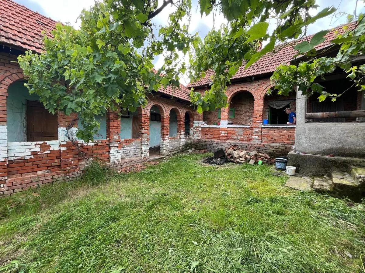 Honorici, Casa Cu Teren, 230 Mp. Suprafata construita, 1.700 Mp. Suprafata teren - foto 11