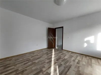 Vanzare sau SCHIMB, 3 camere, etaj 2, renovat, Aleea Tineretului - foto 3