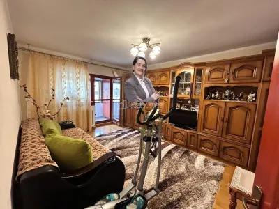 ريشيتسا، شقة بـ 3 غرف نوم، راحة أولى، توزيع منفصل، منطقة لونكا - Resita