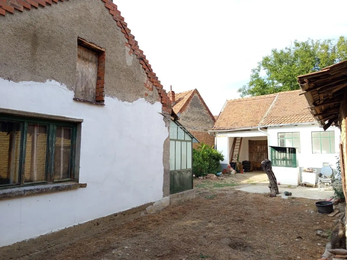 House / villa for sale 135 sqm in Ciuchici - foto 6