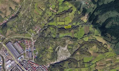 Resita, Teren Drept Intravilan, Langa Prau si Drum, Parcelabil, 4500 Mp., 15 Euro/Mp., Renk - foto 3