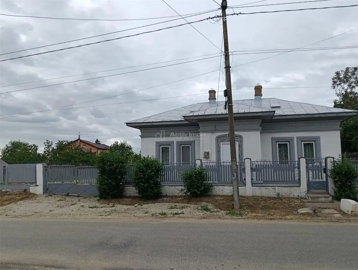 Casa individuala reconditionata partial-Teren 900 mp-Toate utilitatile-Gaz la poarta-Asfalt - foto 1