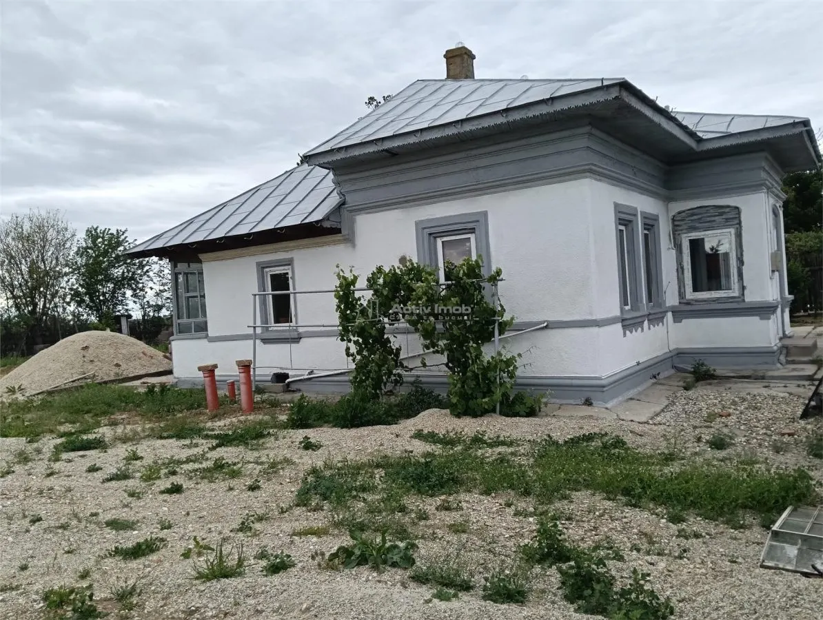 Casa individuala reconditionata partial-Teren 900 mp-Toate utilitatile-Gaz la poarta-Asfalt - foto 2