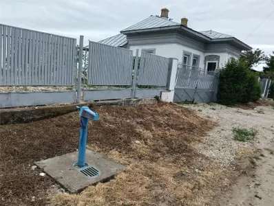 Casa individuala reconditionata partial-Teren 900 mp-Toate utilitatile-Gaz la poarta-Asfalt - foto 3