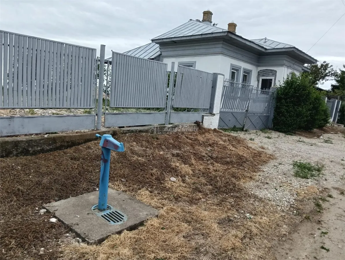 Casa individuala reconditionata partial-Teren 900 mp-Toate utilitatile-Gaz la poarta-Asfalt - foto 3