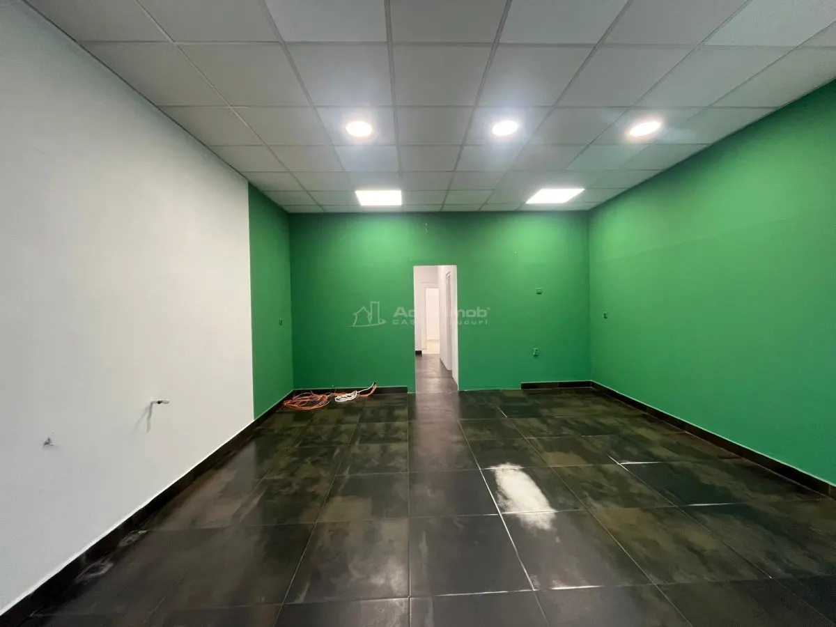 LUGOJ, DE INCHIRIAT – SPATIU COMERCIAL CENTRAL, 95 MP, (LANGA POLITIE) - foto 2
