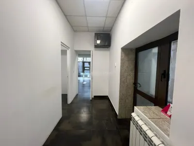 LUGOJ, DE INCHIRIAT – SPATIU COMERCIAL CENTRAL, 95 MP, (LANGA POLITIE) - foto 24