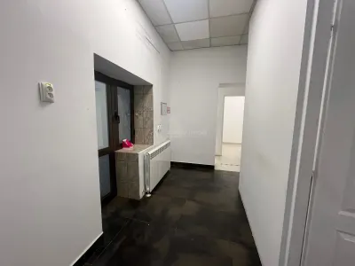 LUGOJ, DE INCHIRIAT – SPATIU COMERCIAL CENTRAL, 95 MP, (LANGA POLITIE) - foto 6