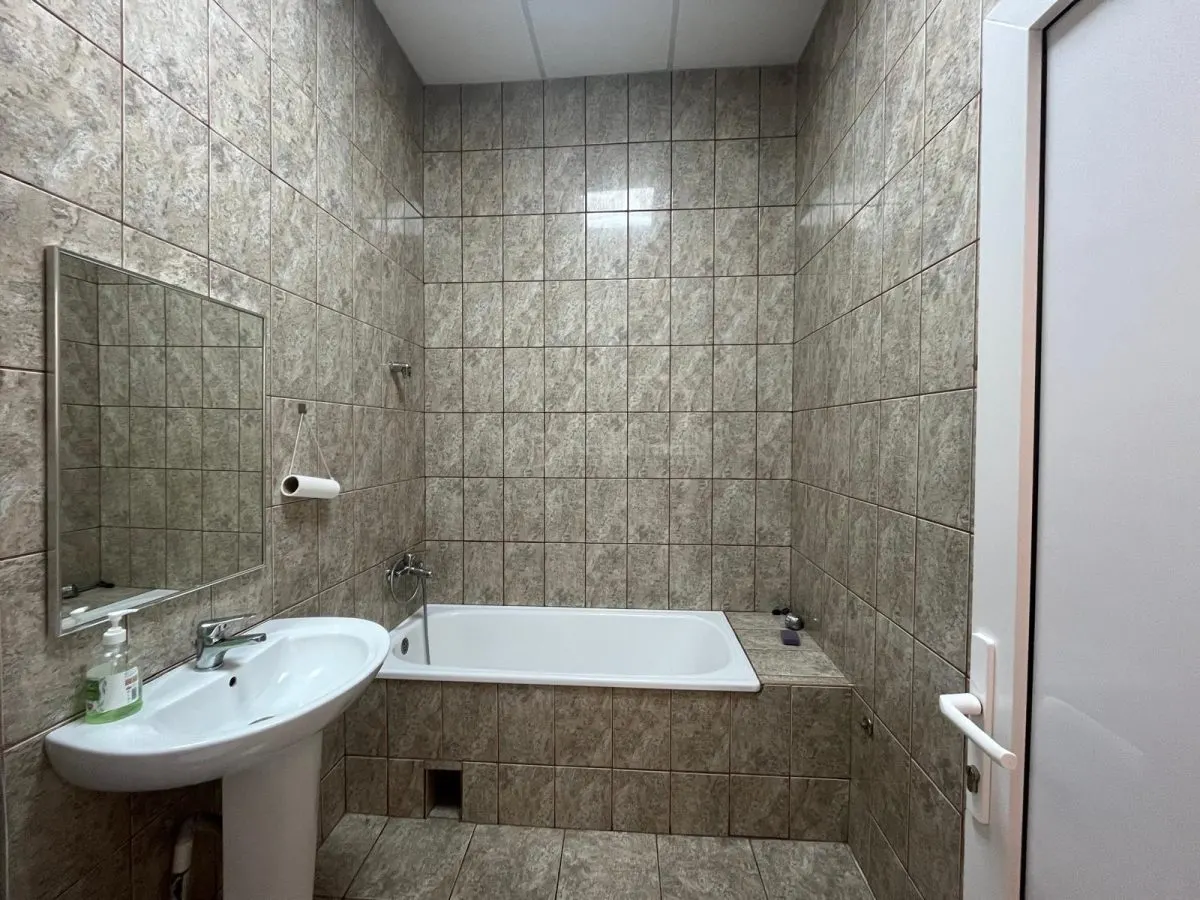 LUGOJ, DE INCHIRIAT – SPATIU COMERCIAL CENTRAL, 95 MP, (LANGA POLITIE) - foto 10