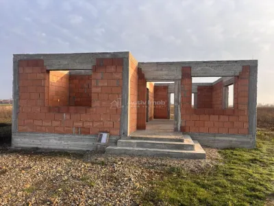 Casa noua la rosu - Tarian – Girisu de Cris - Teren 560 mp - Tarian