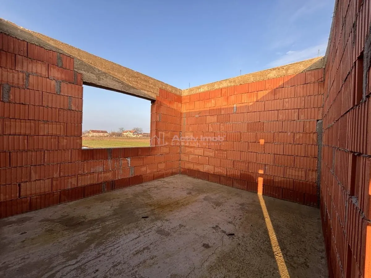 Casa noua la rosu - Tarian – Girisu de Cris - Teren 560 mp - foto 10