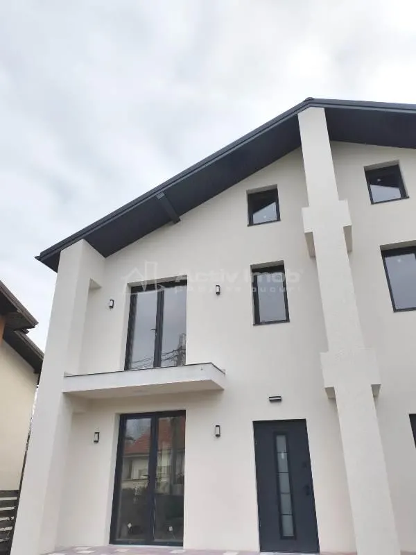 Villa for Sale – Prelungirea Ghencea – Dantelei – 245 sqm – €210,000 - foto 1