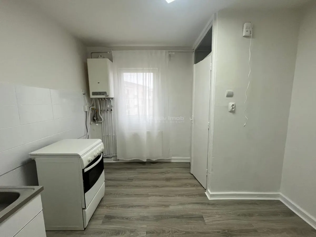 Lugoj, Ap. 2 Cam. Et. 3 Recent Renovat, Zona Timisorii - foto 4
