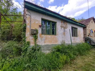 House / villa for sale 30 sqm in Sasca Montana - foto 2