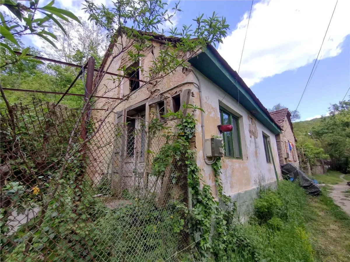 House / villa for sale 30 sqm in Sasca Montana - foto 4