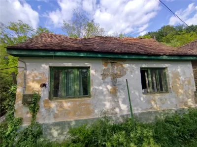 House / villa for sale 30 sqm in Sasca Montana - foto 9