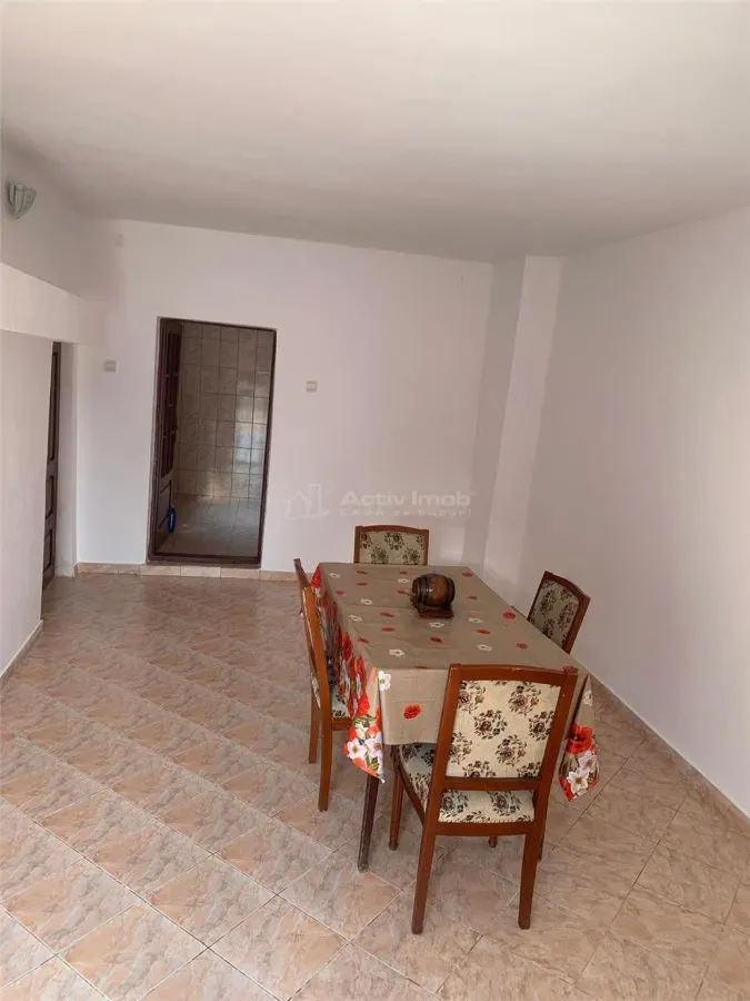 Casa 8 camere de vanzare Valea Voievozilor Targoviste 653mp teren - foto 4