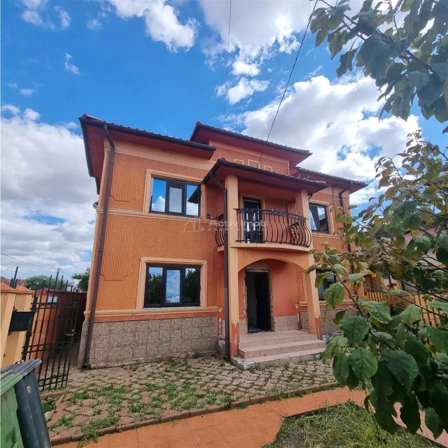 Casa Vila si curte in Poroschia - foto 1