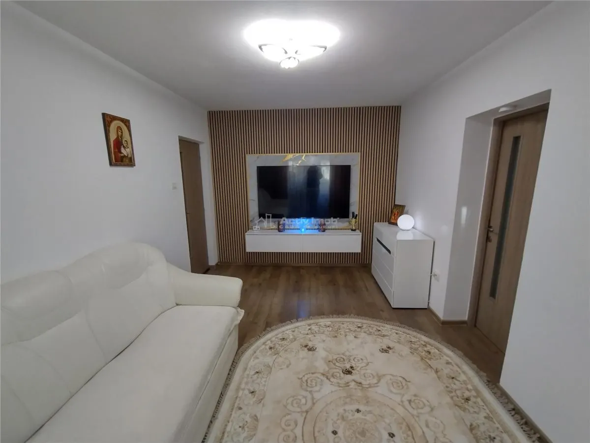 Oravita, Appartement Clés en Main, 3 Chambres, 1er Étage, Confort Standard, Commission Zéro - foto 2