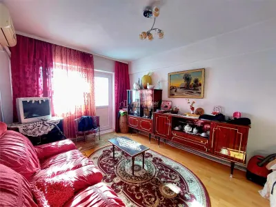 3 camere,decomandat, CENTRU - Str. Victoriei, etaj 3 - Ramnicu Sarat