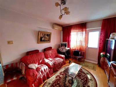 3 camere,decomandat, CENTRU - Str. Victoriei, etaj 3 - foto 2