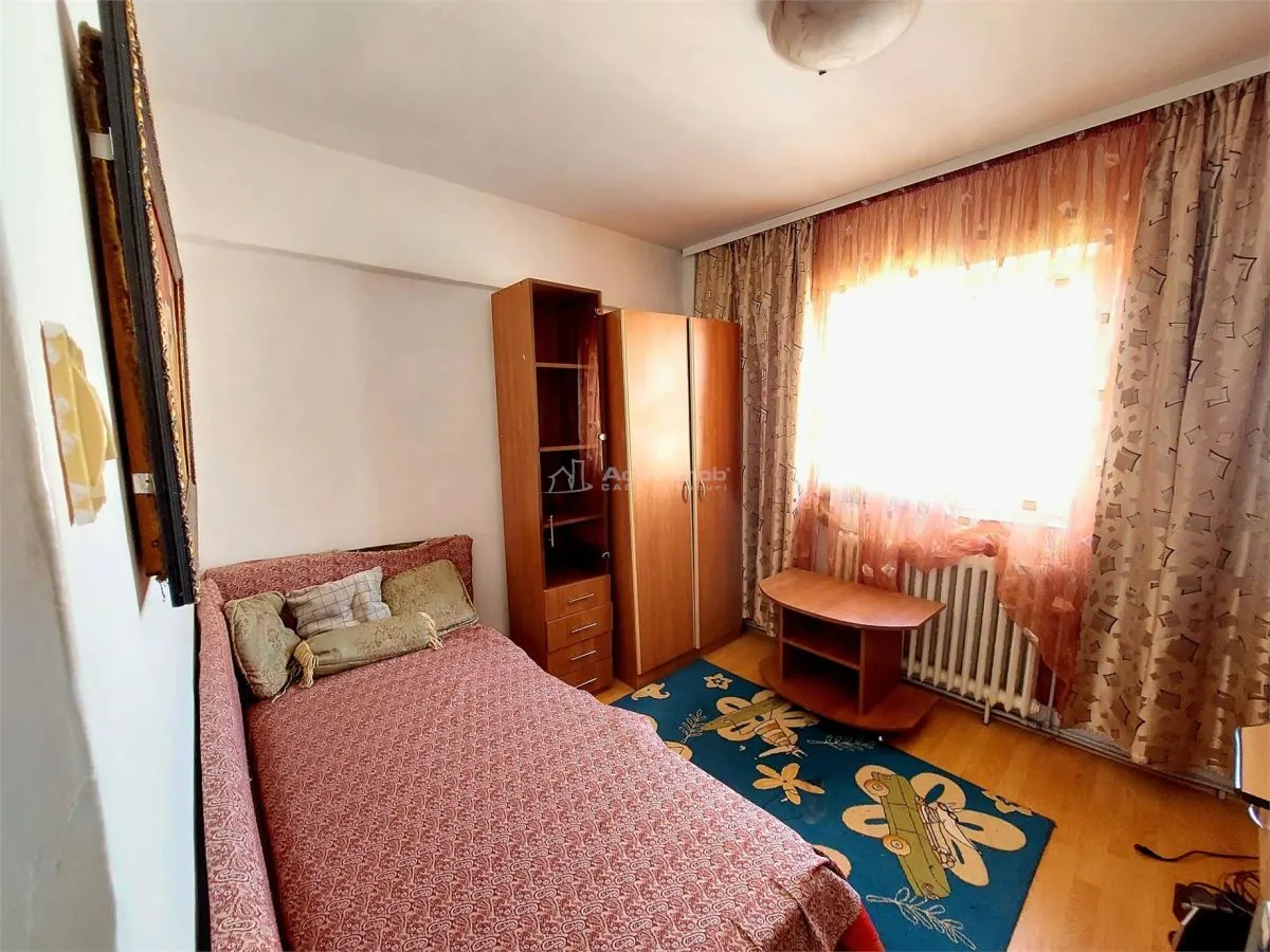 3 camere,decomandat, CENTRU - Str. Victoriei, etaj 3 - foto 3