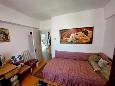3 camere,decomandat, CENTRU - Str. Victoriei, etaj 3 - foto 4