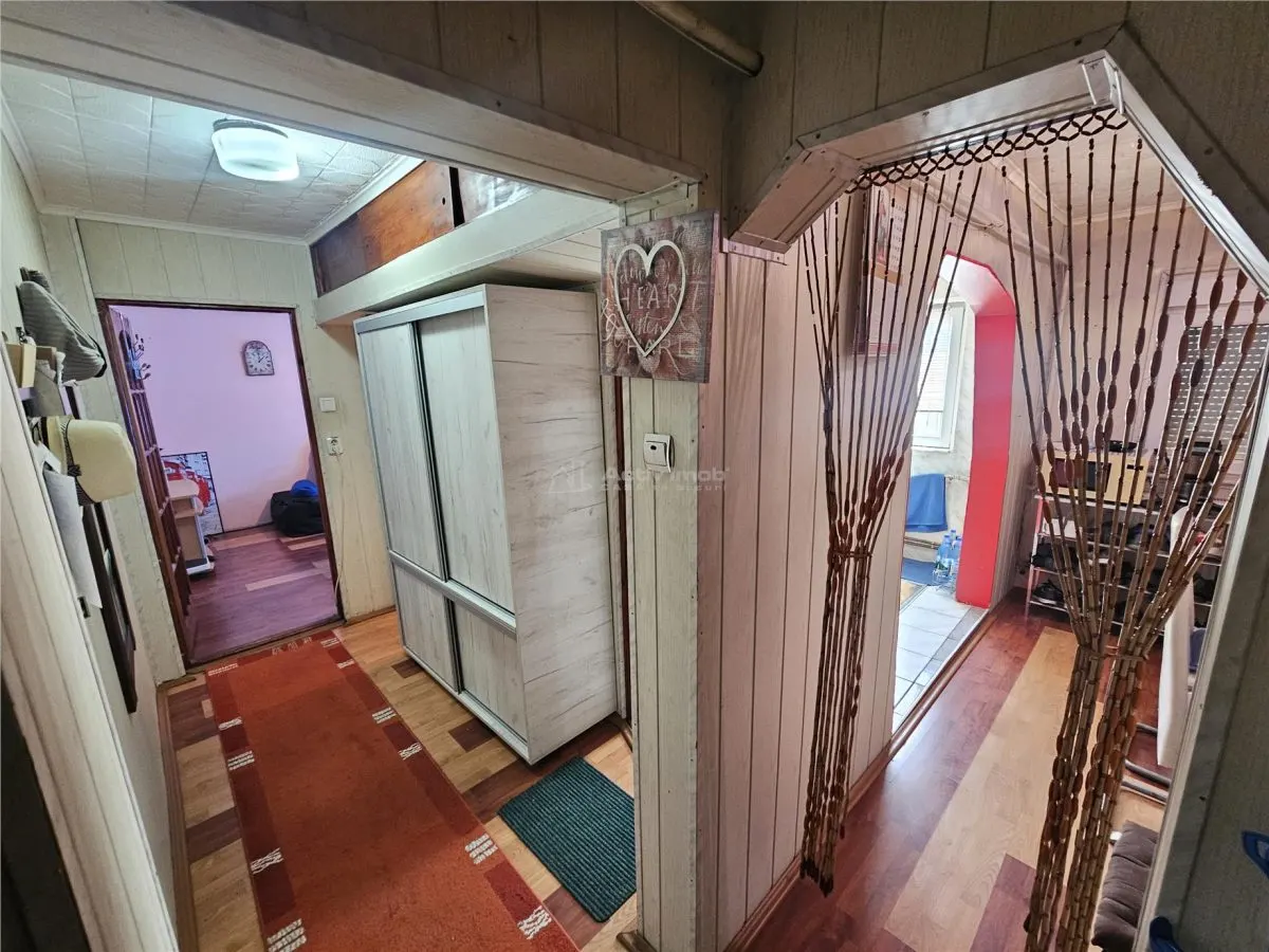 Resita, 3-Bedroom Apartment, 2nd Floor, Furnished & Equipped - foto 11