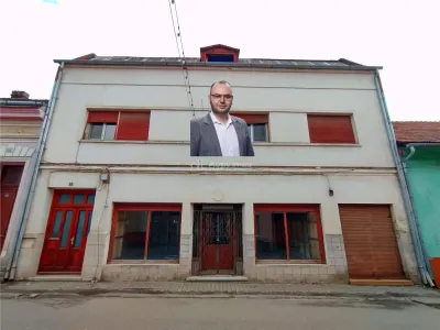 Oravita, Spatiu Com. (Apartament) 89MP, Zona Centrala, Pret Negociabil - Oravita
