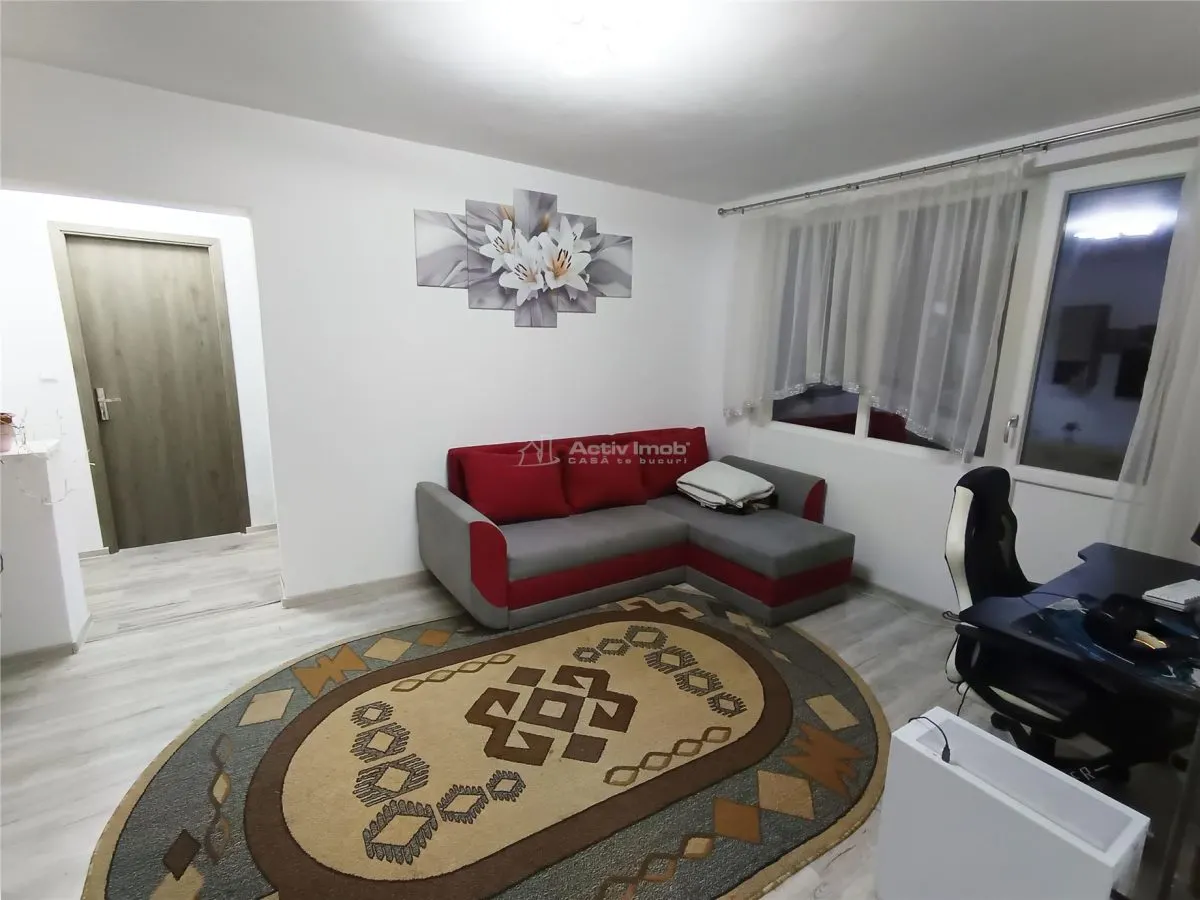 2-Bedroom Apartment, Central Moldova Nouă, Near Market & School - foto 2