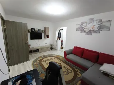 2-Bedroom Apartment, Central Moldova Nouă, Near Market & School - foto 3