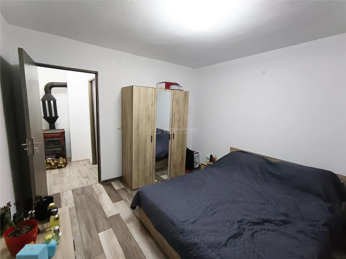 2-Bedroom Apartment, Central Moldova Nouă, Near Market & School - foto 4