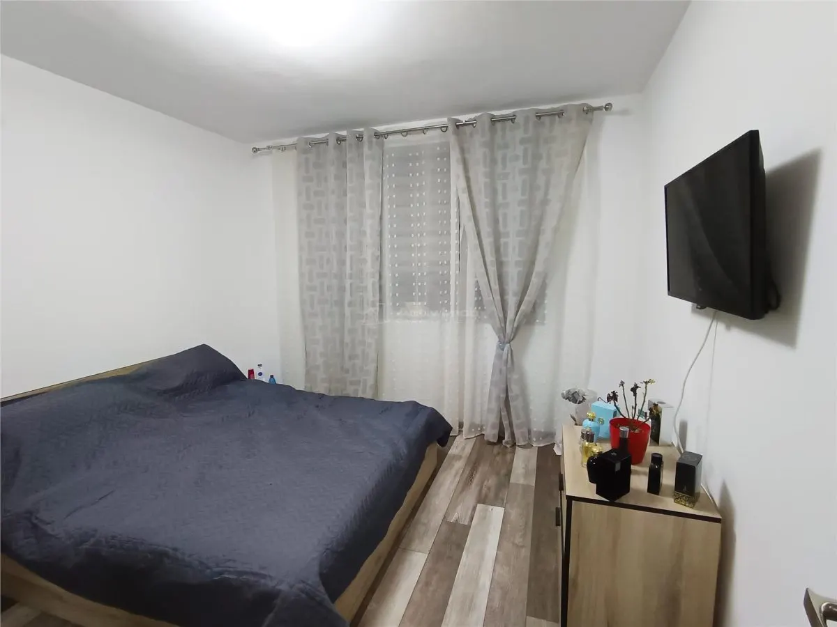 2-Bedroom Apartment, Central Moldova Nouă, Near Market & School - foto 5